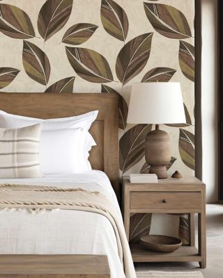 Ložnice s tapetou na zeď v motivu zeleno-hnědých listů vytvoří příjemnou a uklidňující atmosféru. Takový vzor dodá...