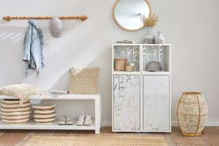 Dodejte domovu moderní a lesklý vzhled s fólií d-c-fix v metalickém vzhledu. Tato samolepicí fólie kombinuje stylový...